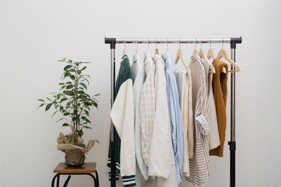 From Chaos to Calm: How Capsule Wardrobes Promote Mindful Living